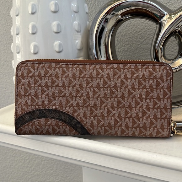 Graphic Logo Continental Wristlet-strap not included - Picture 8 of 14